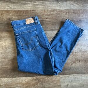 Levi's Classic Indigo Slim Capri mid rise Jeans